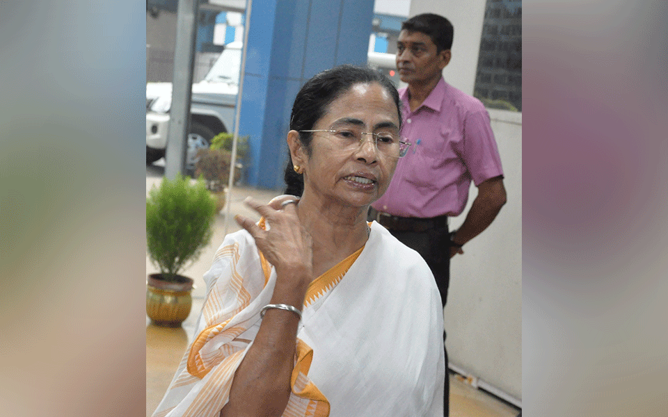 In Milan, Mamata questions BJP about farmer deaths