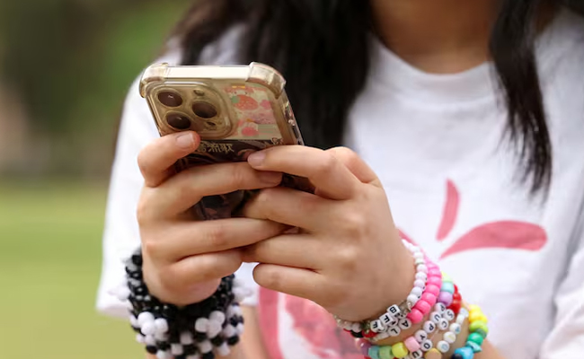 Madras High Court urges Centre to consider banning social media for children below 16