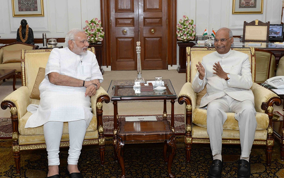 Modi meets President, briefs him on foreign visits