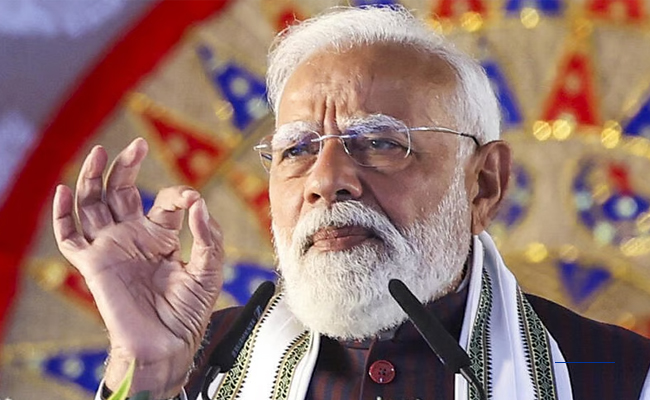 PM unveils development projects worth over Rs 830 cr in Bengal