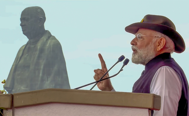 Sardar Patel wanted to unite entire Kashmir with India, Nehru did not allow it: Modi