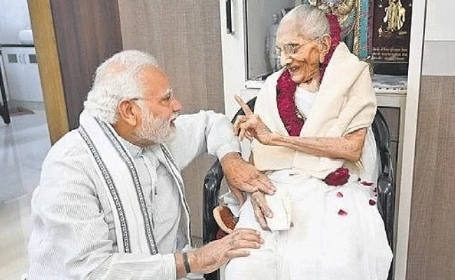 PM Modi reaches Guruvayur to offer prayers at Lord Krishna temple