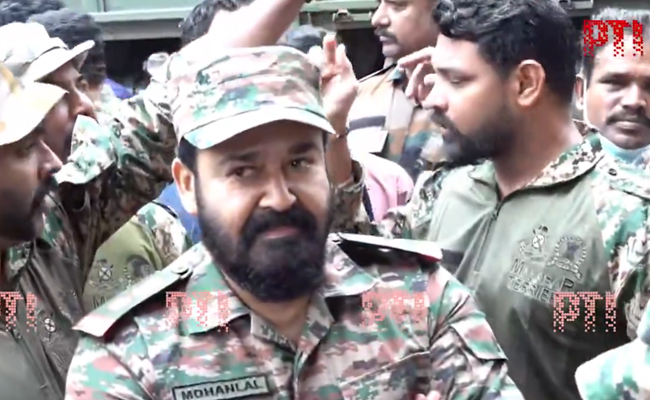 Actor Mohanlal reaches landslide-hit Wayanad