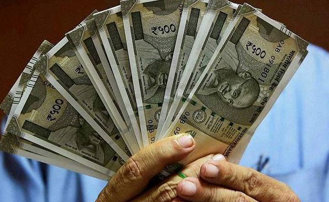 Rs 1 cr cash found at liquor den in Pune, 3 persons detained