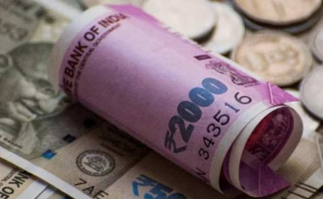 Rupee slips 1 paisa to close at fresh all-time low of 84.39 against US dollar