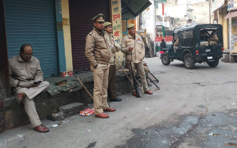 Door of mosque set ablaze in Kasganj