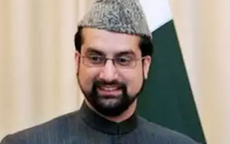 Mirwaiz Umer welcomes Imran's talks offer to India