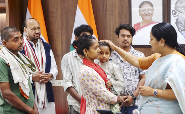 Delhi CM meets family of youth shot dead by cop, assures justice