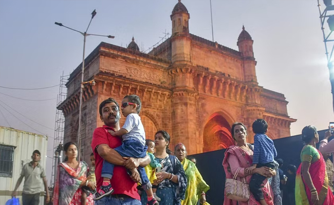 Let there be no light: Sombre shadow over Gateway of India as boat tragedy 'sinks' in