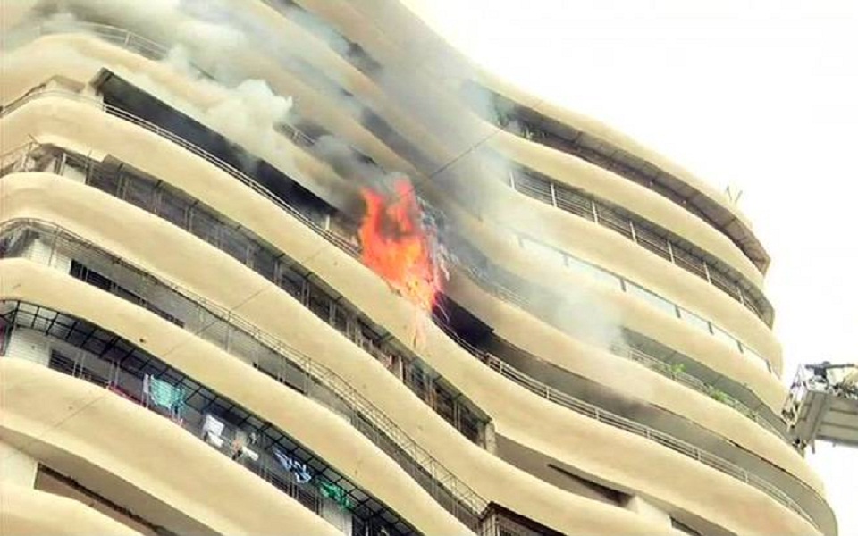 Fire in  Mumbai highrise  kills Four