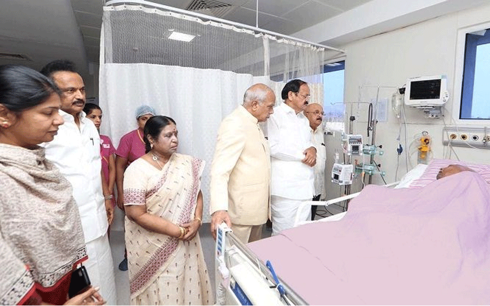 DMK releases picture of Karunanidhi in ICU