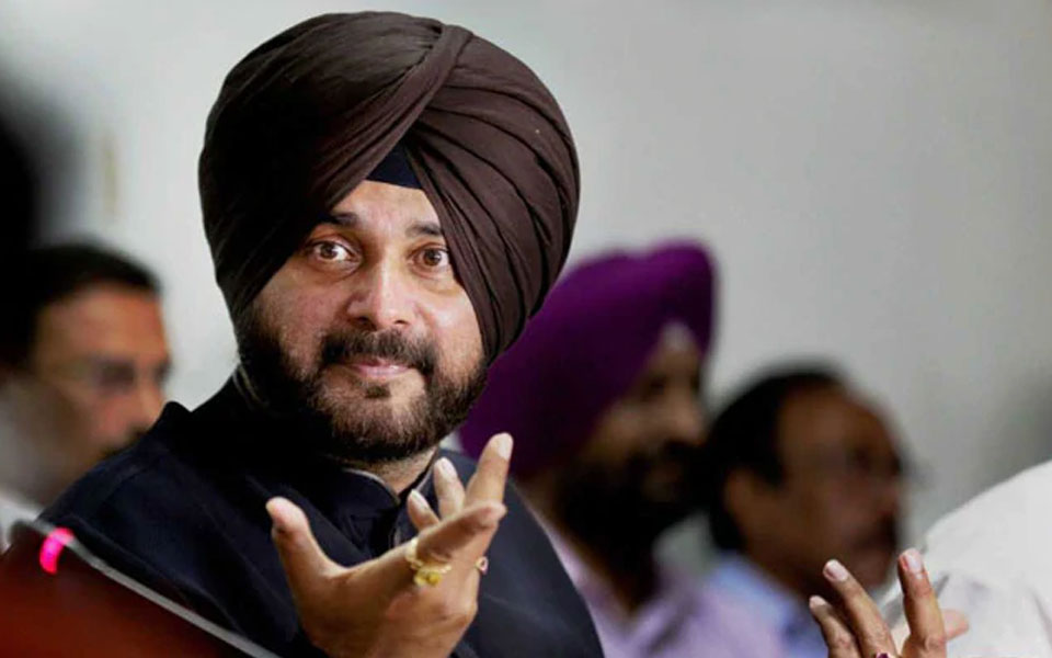 EC notice to Navjot Sidhu for warning Muslims about division of votes