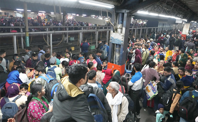 Railways issues notice to X, orders to remove 285 videos of New Delhi Railway Station stampede