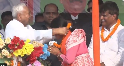 Tejashwi Yadav questions Nitish's 'health' after he garlands female candidate at poll rally