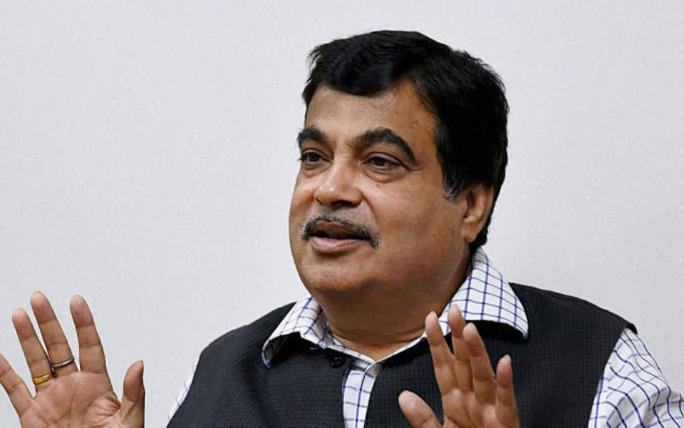 Hire retired officials, hasten land acquisition process: Gadkari