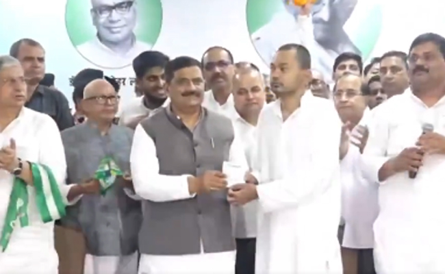 Nitish's son Nishant joins JD(U) in Patna