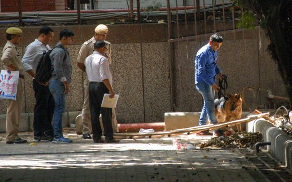 Two guards killed in robbery bid at Noida bank