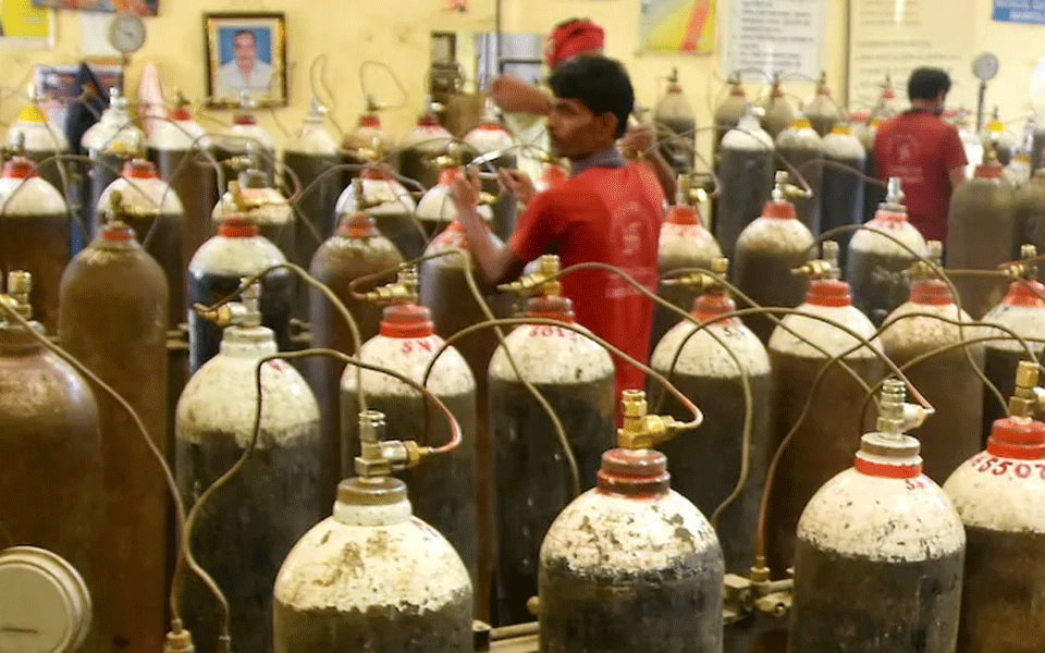 10,953 oxygen concentrators, 13,169 O2 cylinders and 4.9 lakh remdesivir vials delivered to states