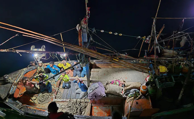 Coast Guard seizes Pakistani boat with 9 crew members for illegally entering Indian waters