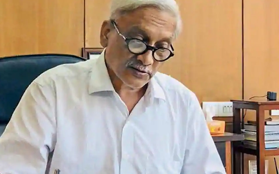Goa CM Manohar Parrikar heads for AIIMS Delhi