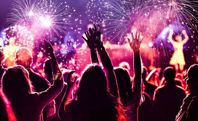 Party all night: On New Year’s Eve, Maharashtra govt allows eateries, bars to stay open till 5 am