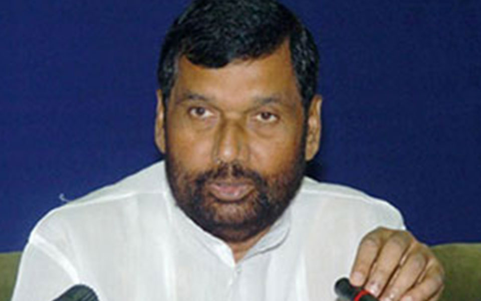 Farmers and businessmen cannot be treated differently: Paswan