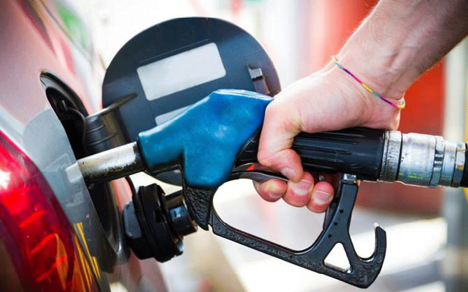 Petrol prices continue to rise; Rs 89.80 in Mumbai