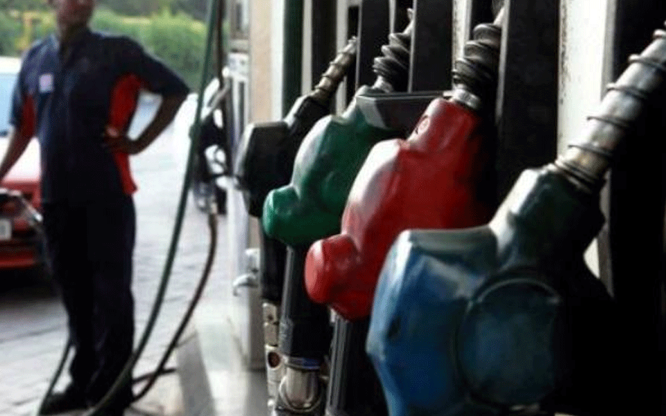 Petrol hits a record at Rs 89/litre in Mumbai