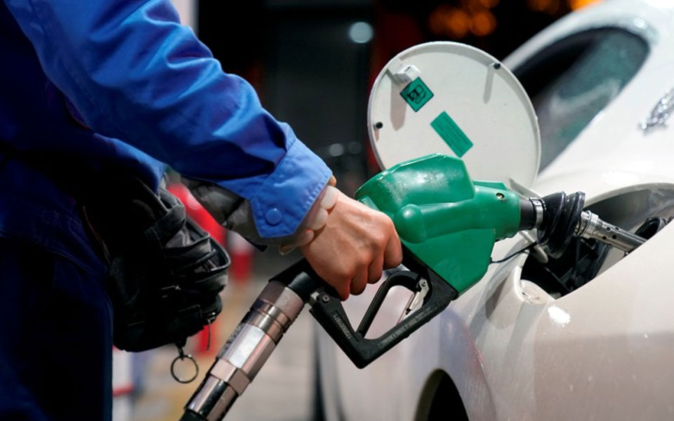 Petrol, diesel prices cut by Rs 2.50 after excise reduction; oil cos absorbing Re 1