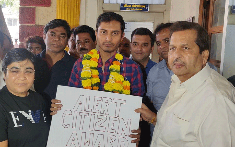 BJP MLA felicitates cab driver who took poet-activist to police station