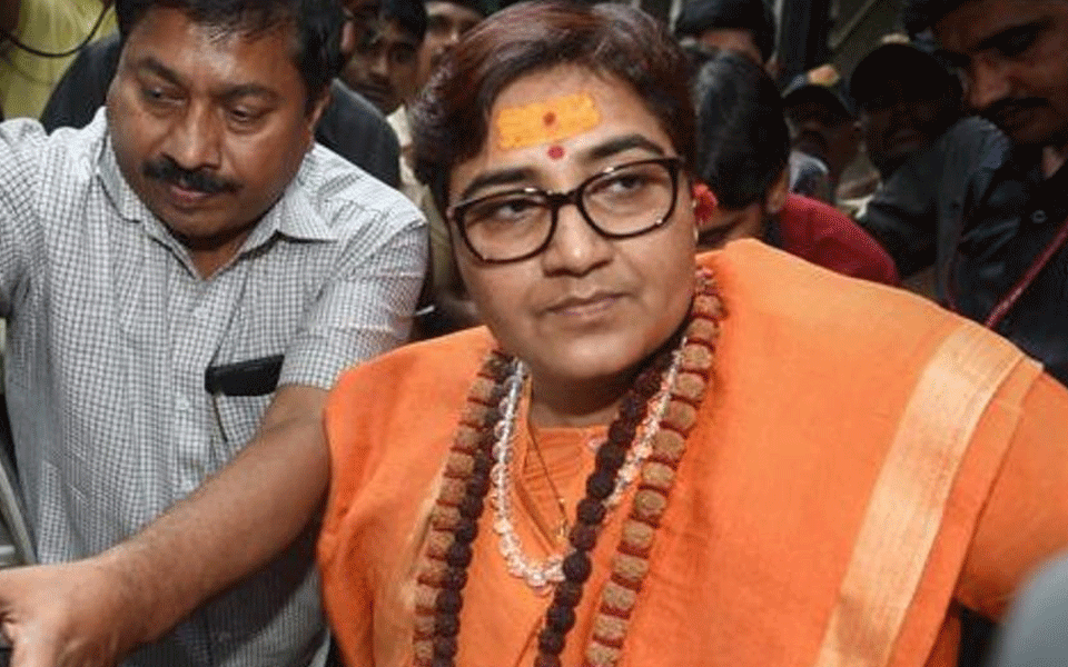 Congress MLA threatens to burn alive Pragya Thakur; apologises