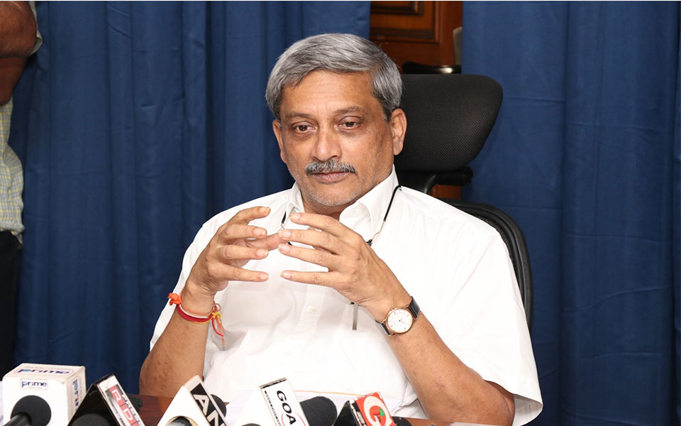 Parrikar seeks Congress support to resume mining in Goa