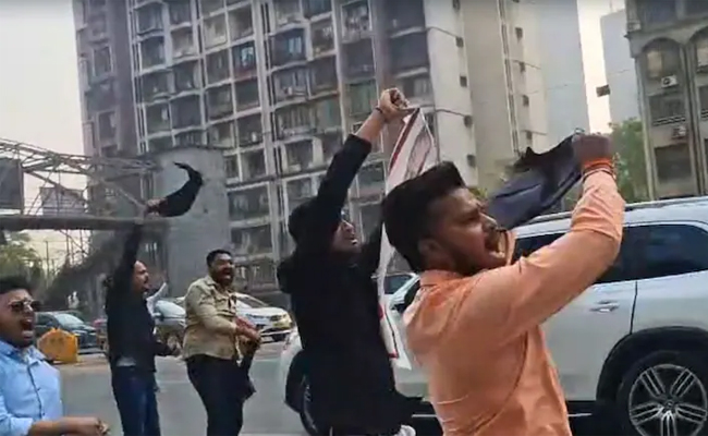BJP workers show black flags to Rahul Gandhi in Mumbai over AI summit protest