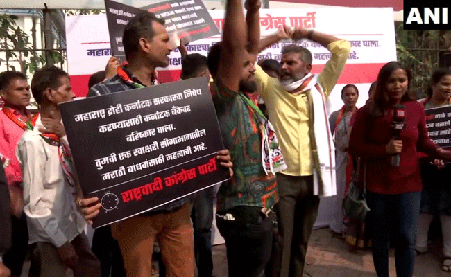 Maharashtra-Karnataka border dispute: Activists of Swarajya Sanghatana deface signboard of bank