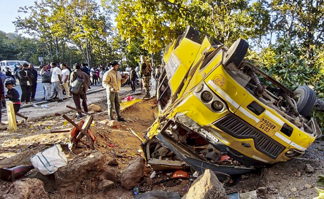 9 killed, 80 injured after bus carrying marriage party overturns in Jharkhand's Latehar