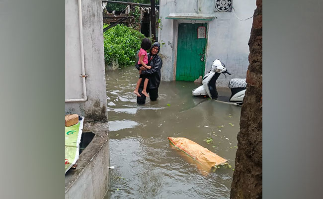 Heavy rains flood several areas in Nagpur; 180 rescued