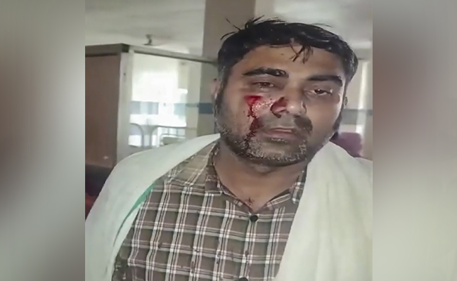 PTI reporter, cameraperson assaulted by mob in Tonk, camera snatched and burnt