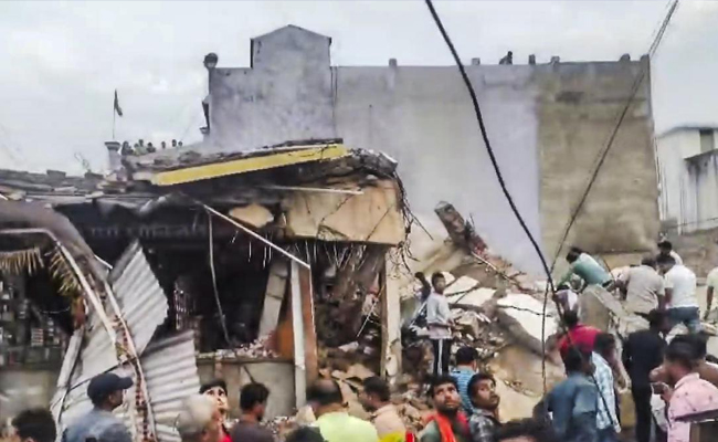 MP lodge collapse toll rises to two; NDRF continues rescue ops