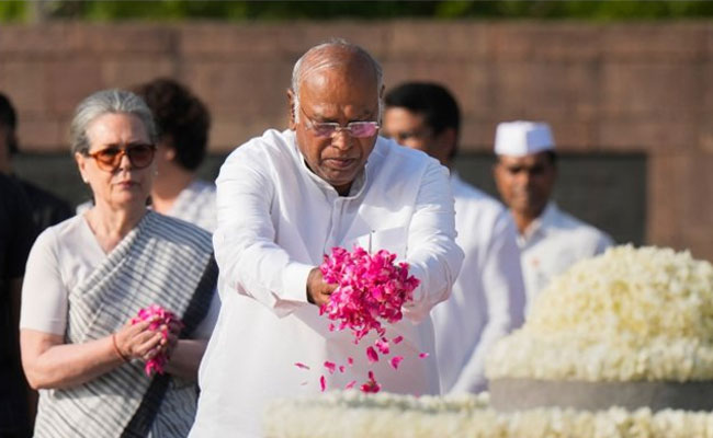 Congress leaders pay tributes to Rajiv Gandhi on death anniversary; call him 'great son of India'