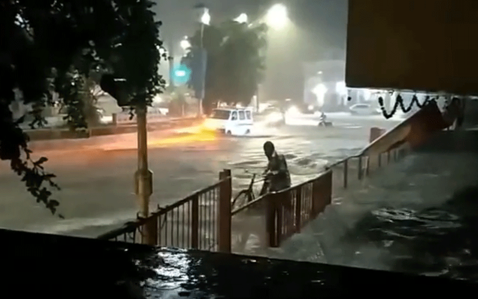 Heavy rains in Pune, waterlogging in many areas