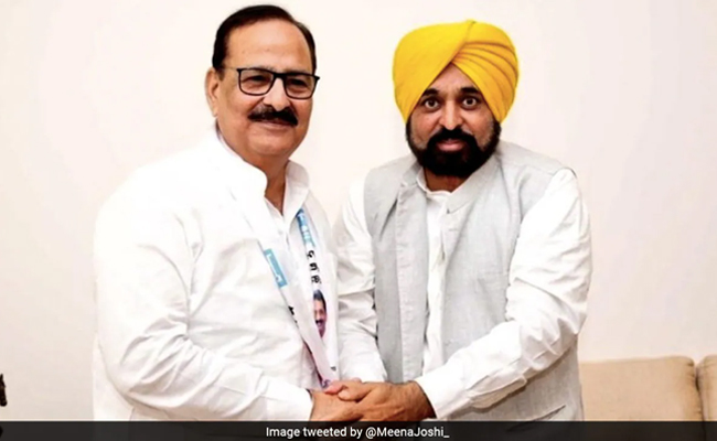 Punjab: Former BJP MLA Arun Narang joins AAP