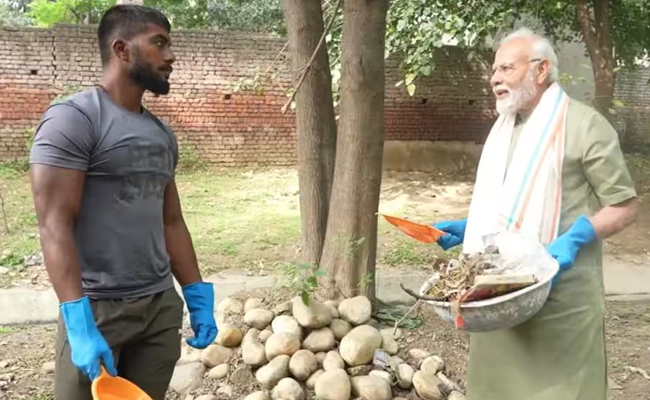 PM Modi joined by fitness influencer Ankit Baiyanpuriya in cleanliness exercise