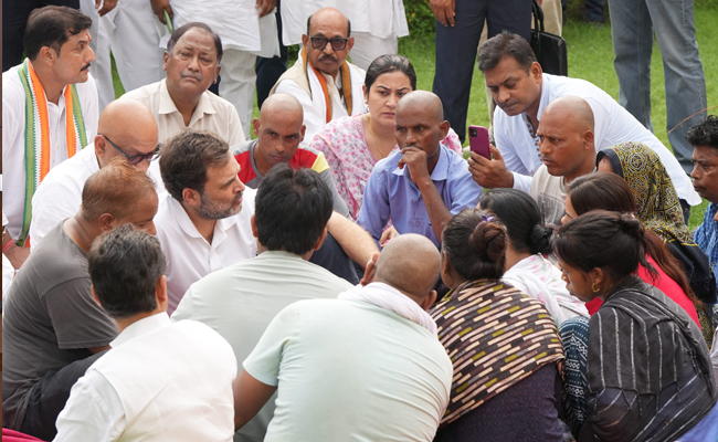 UP stampede: Devastated kin say Rahul Gandhi promised he'd push for higher ex gratia, other aid