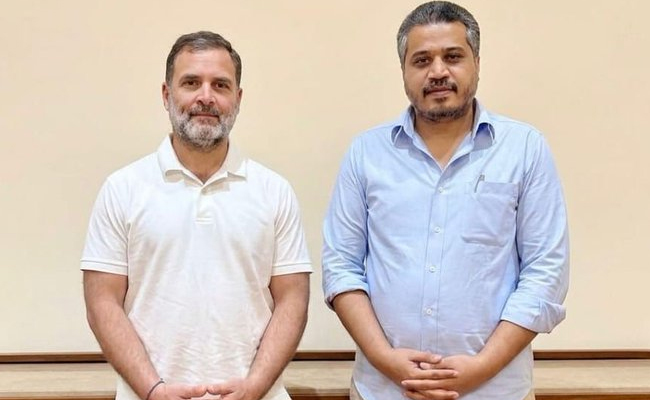 NCP (SP) MLA Rohit Pawar meets Rahul Gandhi, urges him to raise Baramati crash issue in Lok Sabha