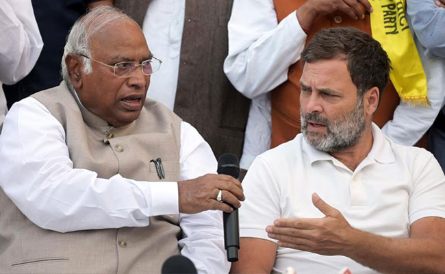 Cong says LoPs not invited to Putin banquet, takes swipe at Tharoor for accepting invite