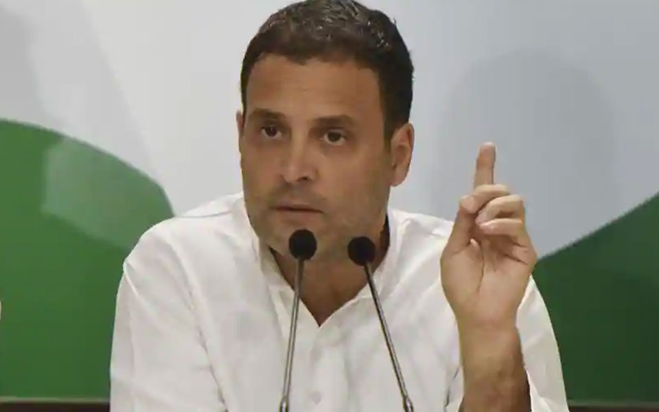 Rahul blames Modi for diluting CBI's 'detain' notice on Mallya