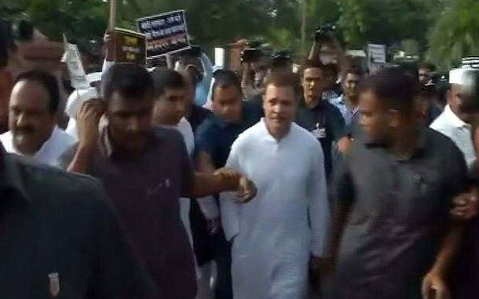 Bharat Bandh: Rahul reaches Rajghat, participates in protest against fuel price hike