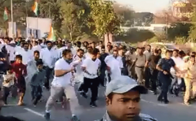 Rahul Gandhi sprints, others try to catch up as Bharat Jodo Yatra enters Day 5 in Telangana