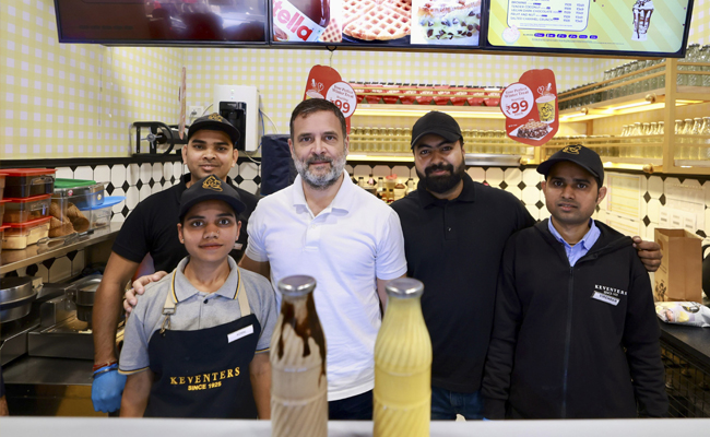 Rahul visits Keventers store, interacts with founders and makes cold coffee