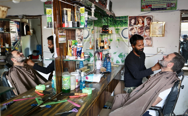 Rahul Gandhi sends gift to barber shop in Raebareli who trimmed his beard during campaign